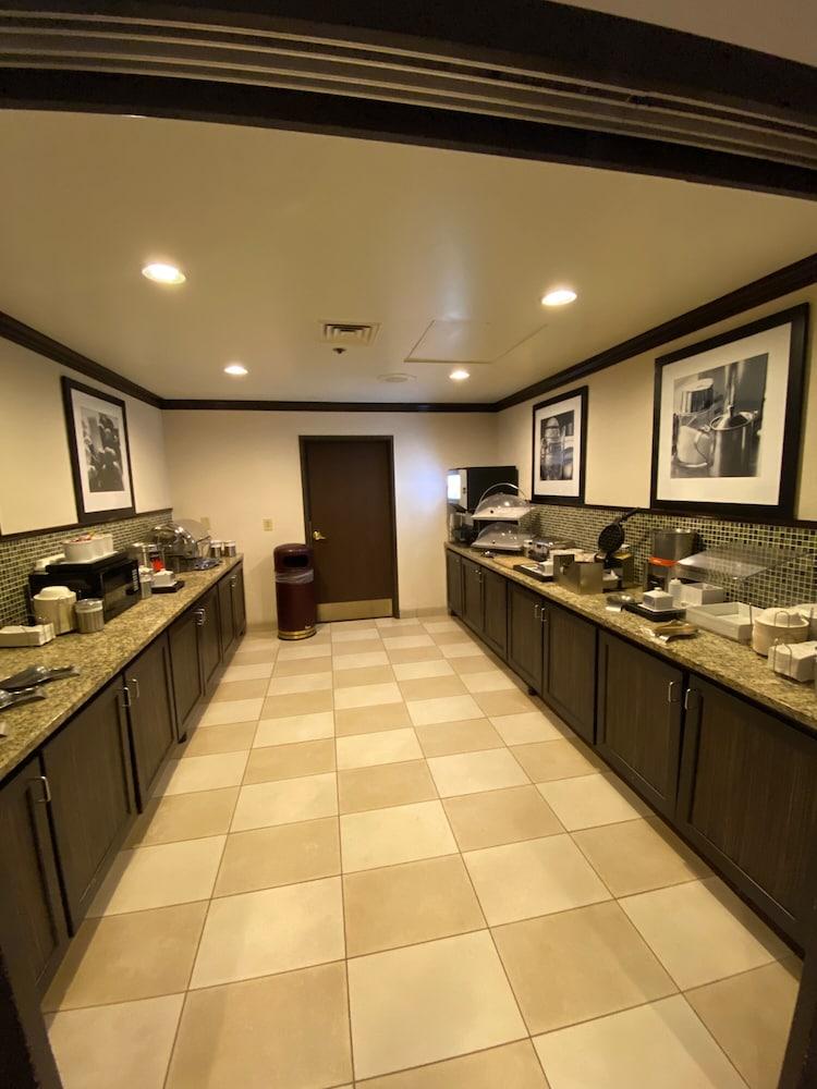 Spark By Hilton Colorado Springs I 25 Central Екстериор снимка