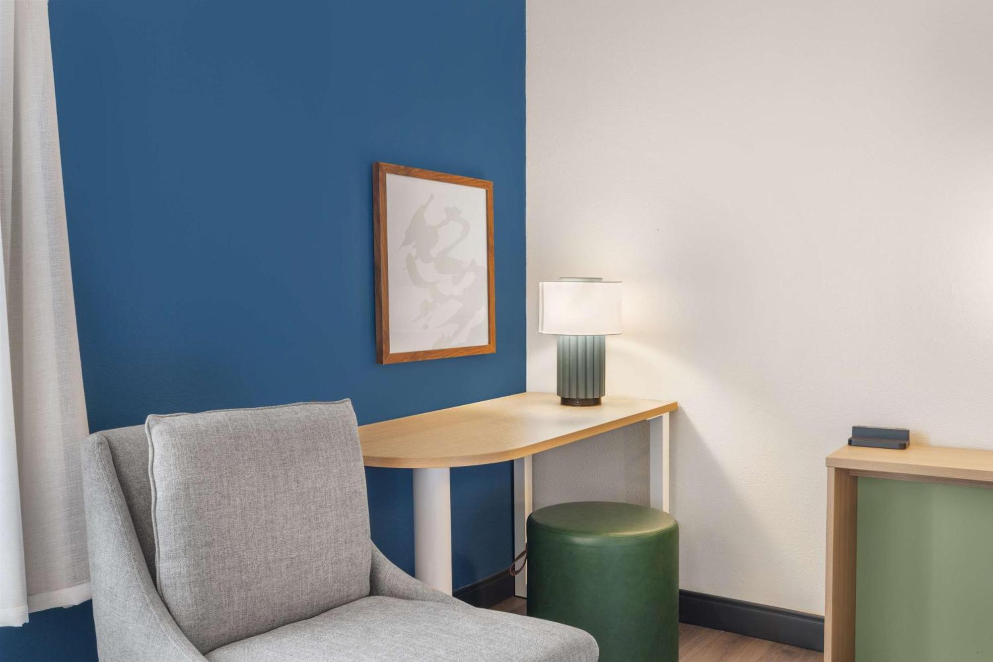 Spark By Hilton Colorado Springs I 25 Central Екстериор снимка