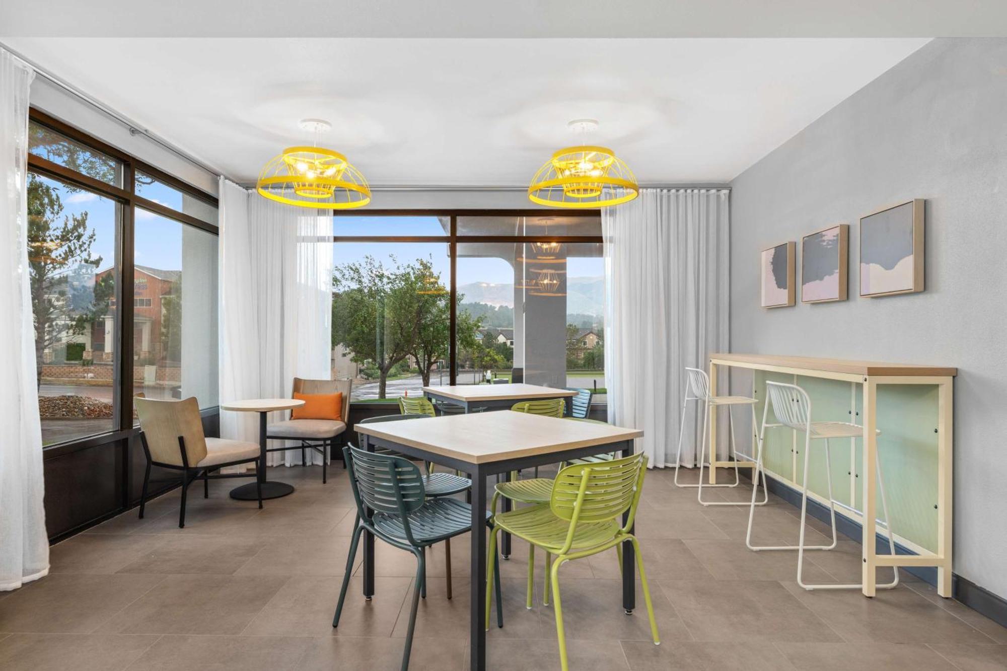 Spark By Hilton Colorado Springs I 25 Central Екстериор снимка