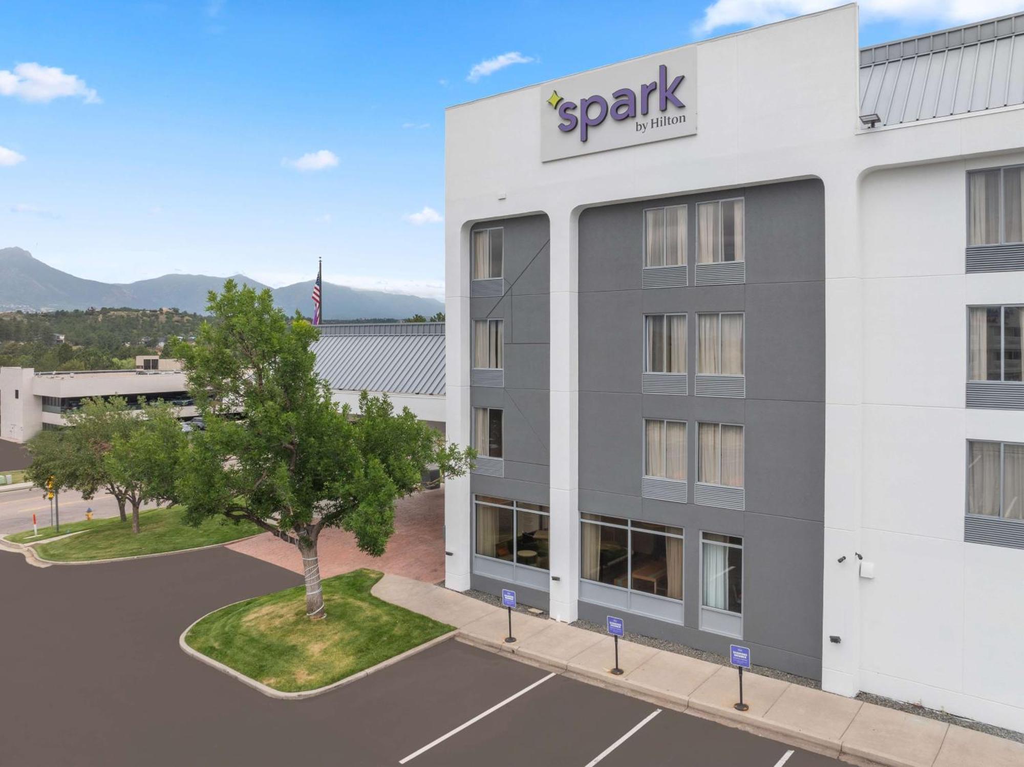 Spark By Hilton Colorado Springs I 25 Central Екстериор снимка